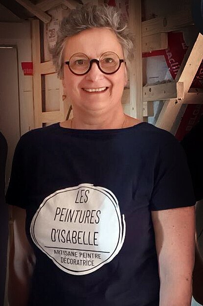 Artisane peintre décoratrice à Charleroi, cliente d'une communication complète créée par Polygraphix Studio